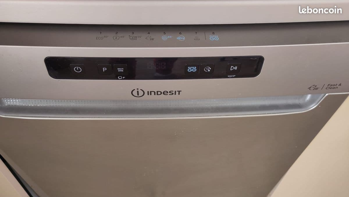 Lave-vaisselle Indesit DFO3C26X inox 14 couverts — vue 3